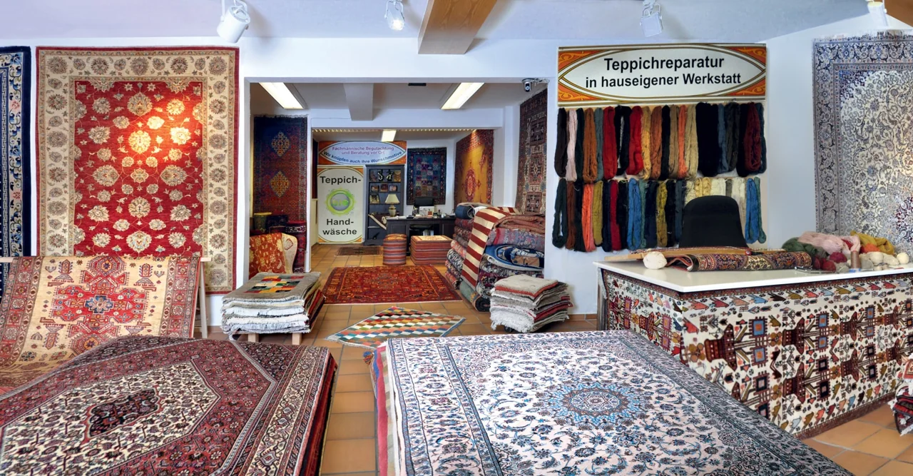 Einblick in die Teppichausstellung der Galerie Sofia in Mannheim