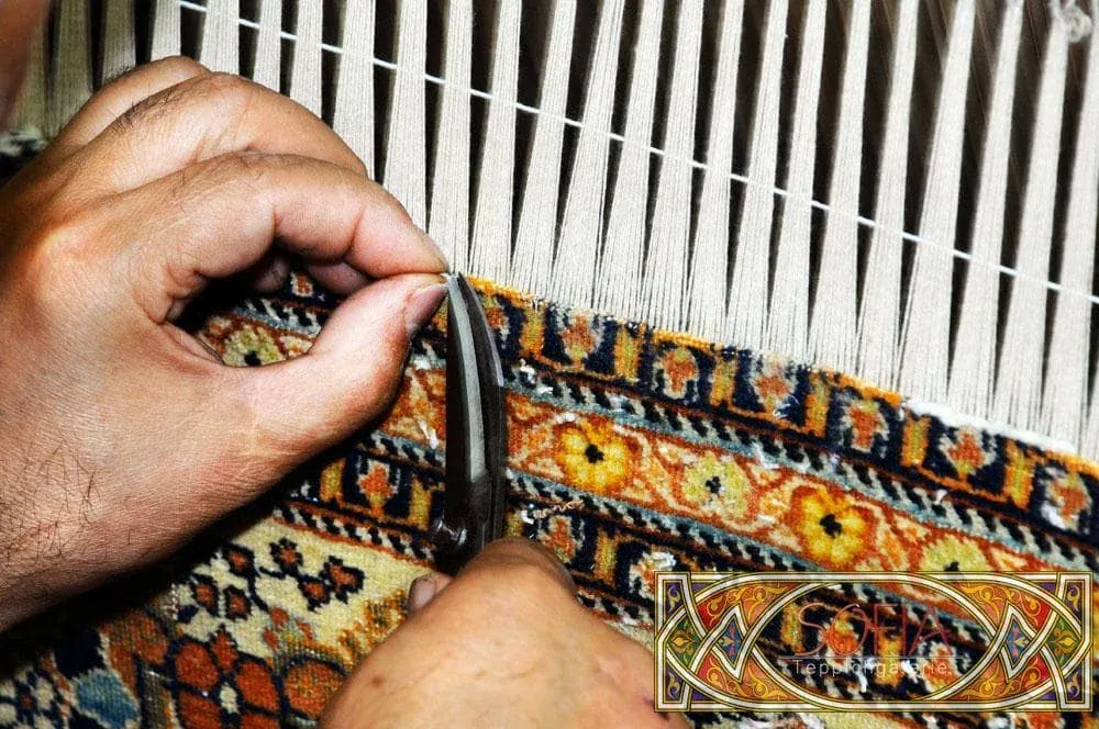 Traditionelle Knüpfarbeit an der Struktur eines Teppichs